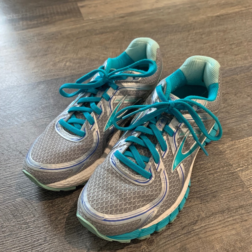 DISCONTINUED SHOE! Brooks Adrenaline GTS 16 Women's 7 Wide(D) Gray Running Shoes